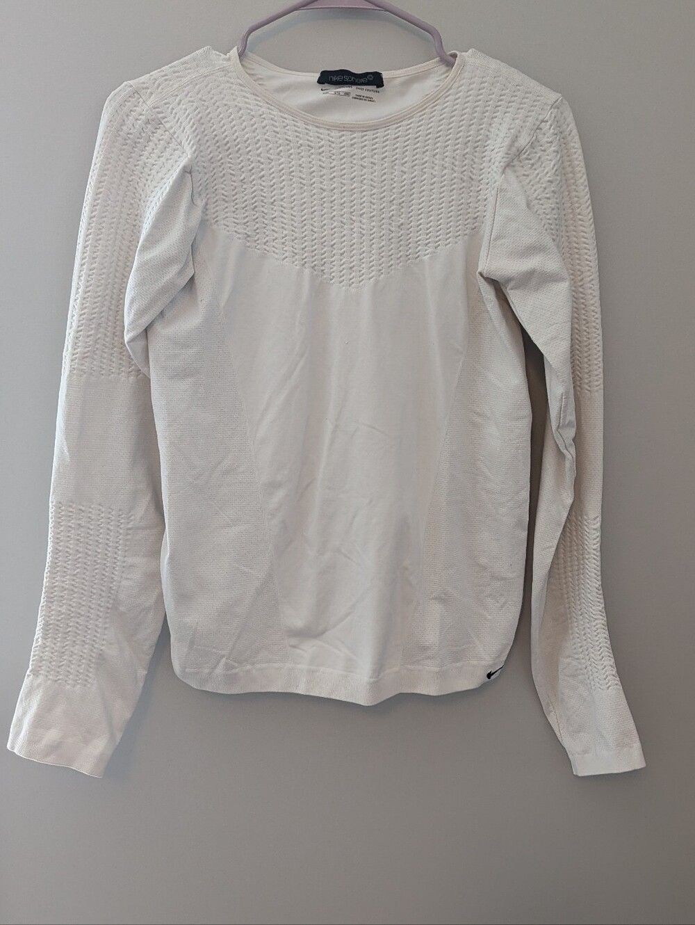 Nike Sphere Seamless Long Sleeve Top White L/XL Textured Knit Athletic Layer
